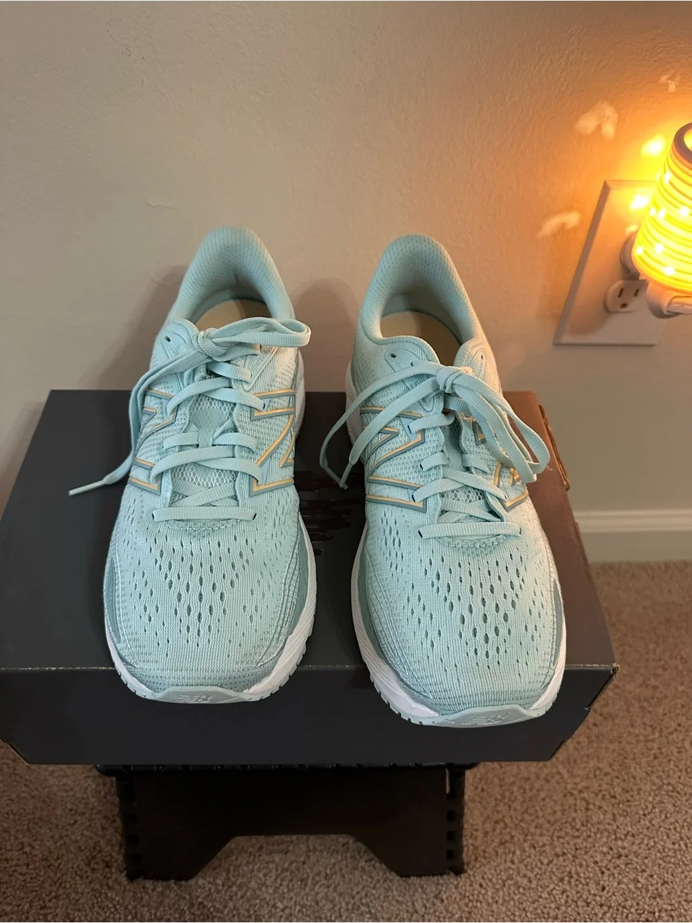 New Balance Fresh Foam, Women's Mint Green Running Sneakers, Size 9